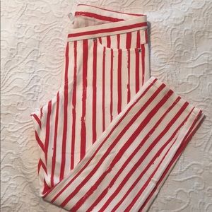 Hue Sample Red Striped Capri Leggings